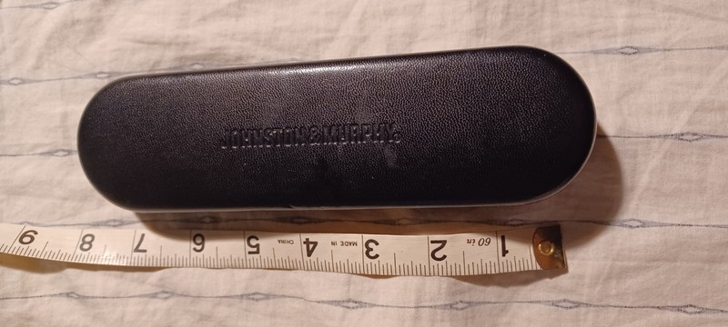 Johnston & Murphy Unisex Small Hard Shell Slim Narrow Eyeglass Case snaps shut