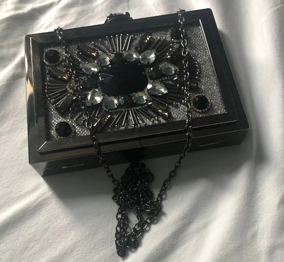 Cartera clutch Gianni Bini con joyas Foto 2 de 4