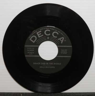 MILLS BROTHERS SMACK DAB IN THE MIDDLE/KISS ME & KILL ME WITH LOVE (VG+45 RECORD