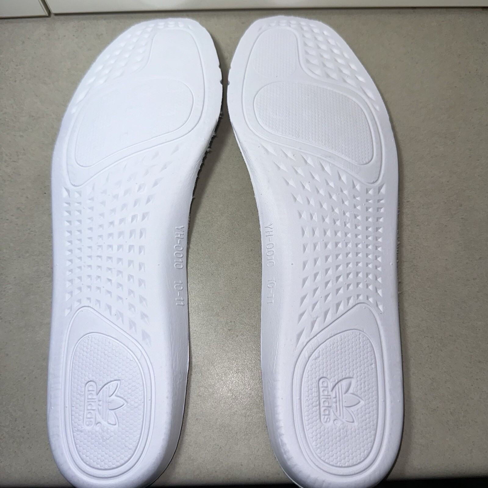 Mens ADIDAS YEEZY Boost 350 V2 Bone Sneakers Size US 11 thumbnail 13