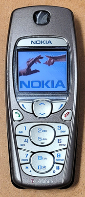 The Nokia 8210: a compact and elegant mobile phone that left its mark