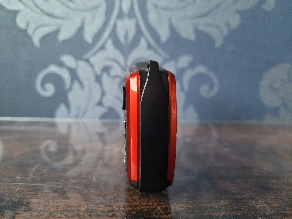 Polaroid Digital Camera iF045 14.0MP Underwater Selfie Screen Red Tested - Image 3 of 4