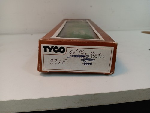 'HO' GAUGE, BURLINGTON NORTHERN Pulp Door Box Car 50' Tyco READ - Picture 13 of 15