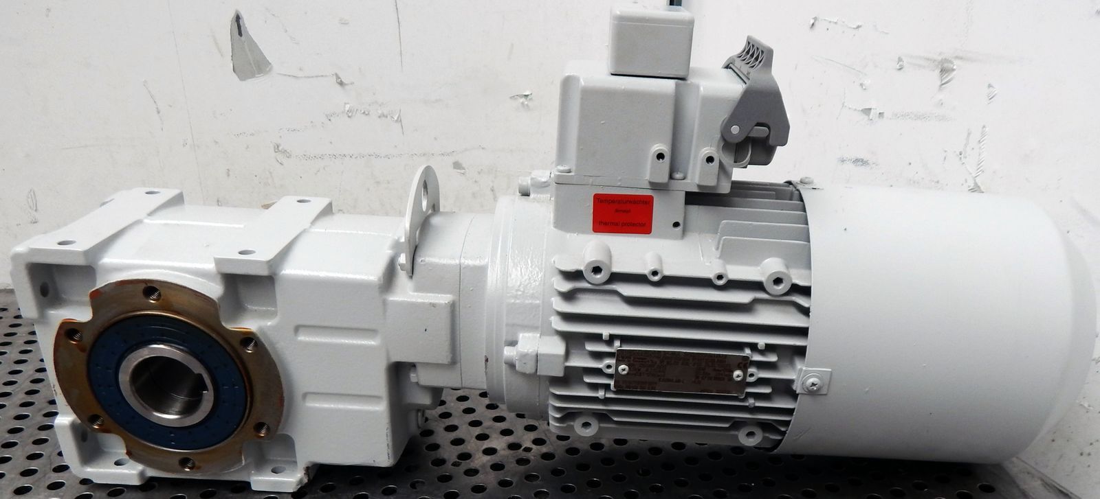 Siemens Gear Motor 2KG37333FH444 BA9 60Hz 1.5KW 1710r/min - Unused -