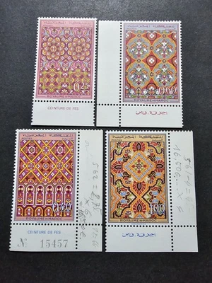 TIMBRE MAROC ARTISANAT PEINTURE DE FÈS N°561/564 NEUF ** MNH 1976 ADHÉRENCES - Photo 1/2