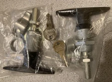 Lot of 2, Southco E3-18-25 Vise Action Hand Operated Compression Latch with Key