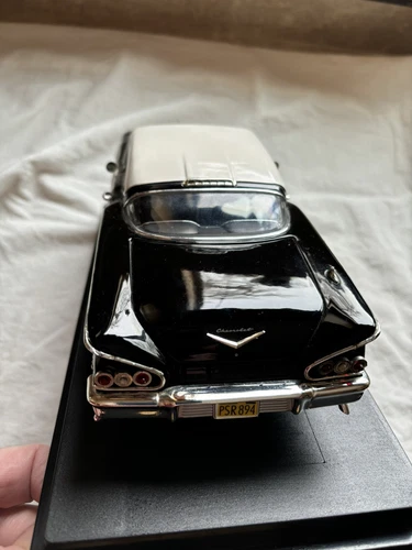 Chev '58 Impala {NEW} American Graffiti Black & White 1:18 Ertl American Muscle - Picture 8 of 12