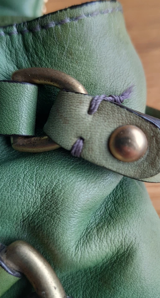 Vintage Y2K Green, Gold Leather Juicy Couture Fold Over Charms Key Purse Clutch - Image 4 of 4