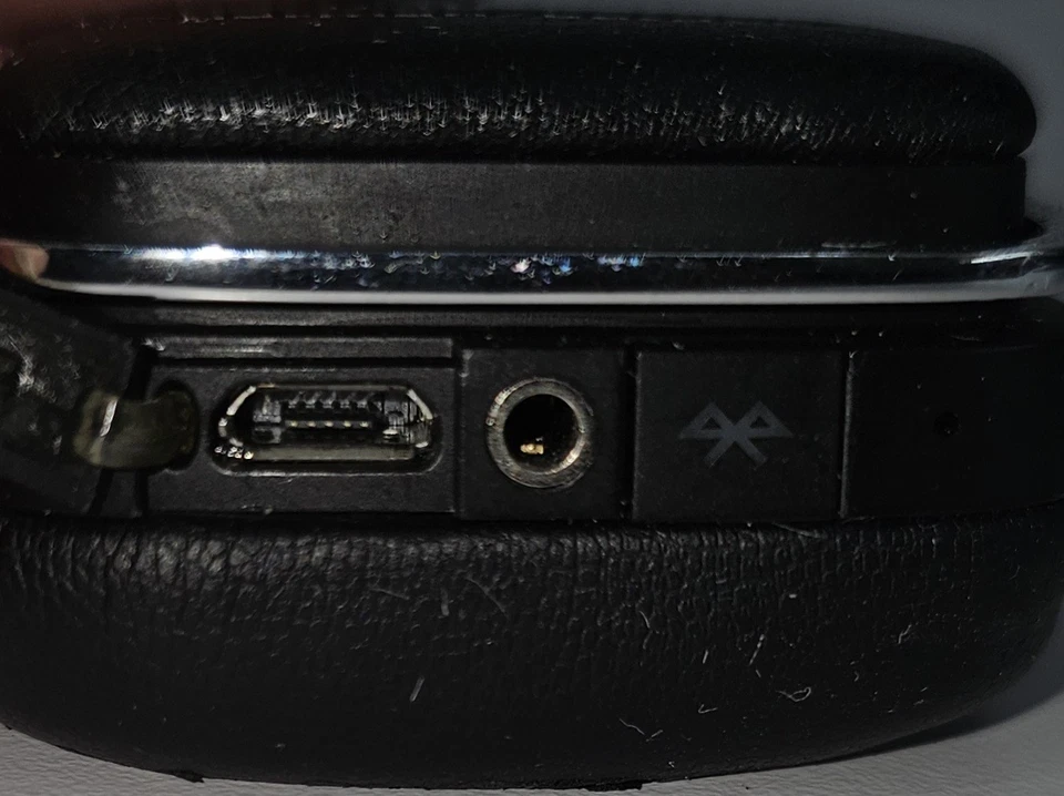 Harman Kardon Soho Wireless On-ear Bluetooth Headphones Only, Cleaned & Tested - Image 3 of 4