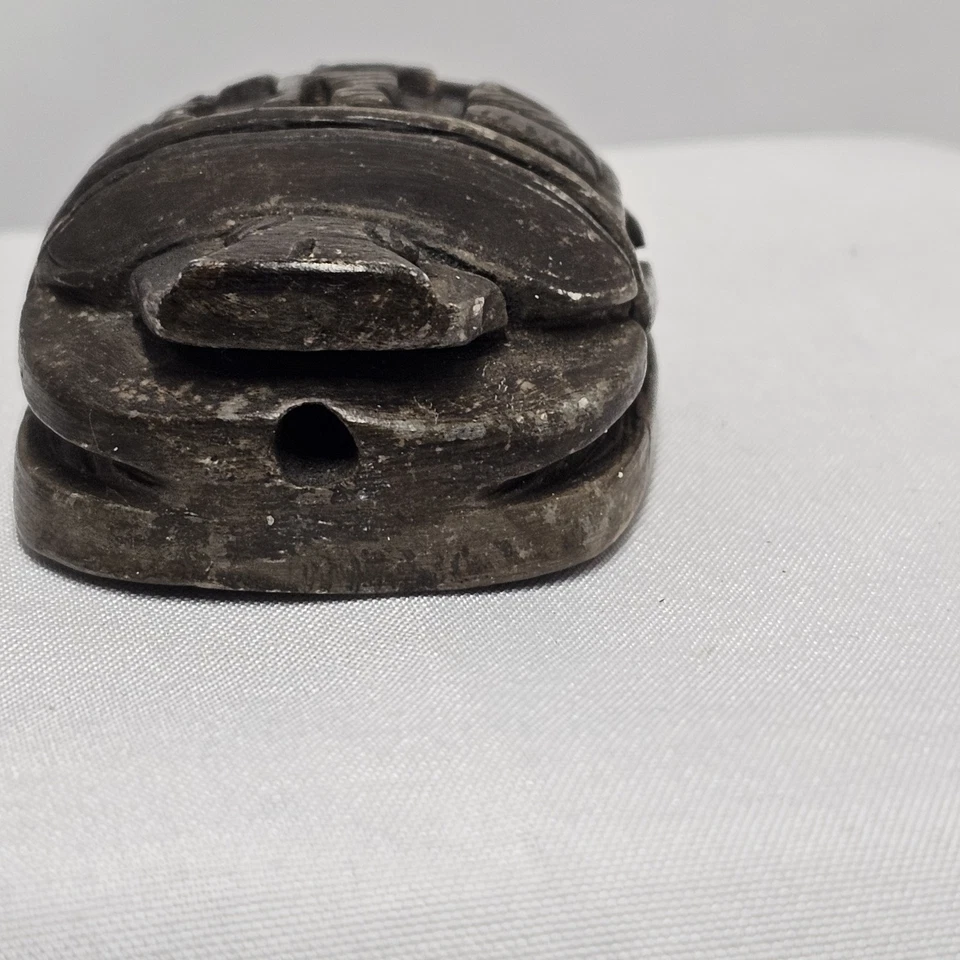 Amuleto de escarabajo egipcio tallado de alabastro de 2,25" con jeroglíficos piedra de colección Foto 4 de 4
