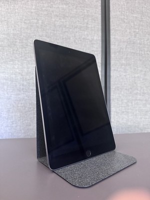 Apple iPad Pro (9.7-inch) A1674 128 GB, Wi-Fi + 4G, 9.7 in - Space