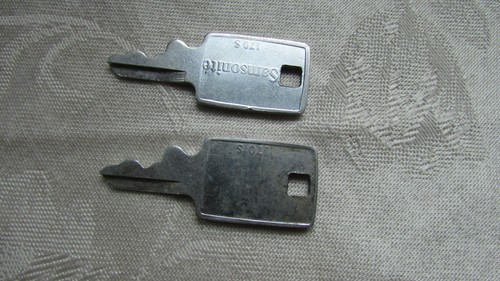 VINTAGE SAMSONITE LUGGAGE KEYS 170S | eBay