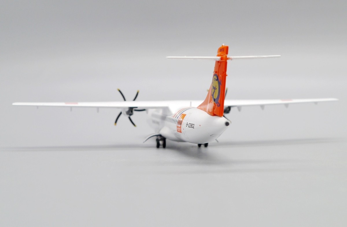 ATR 72-500 TRANSASIA AIRWAYS REG: B-22802 WITH STAND - JCWINGS