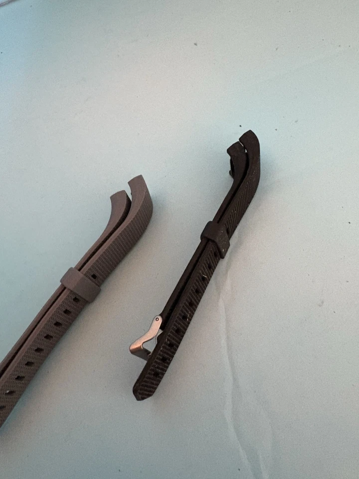 Pacote com 2 pulseiras de silicone para Fit Bit Charge2 - Imagem 2 de 3