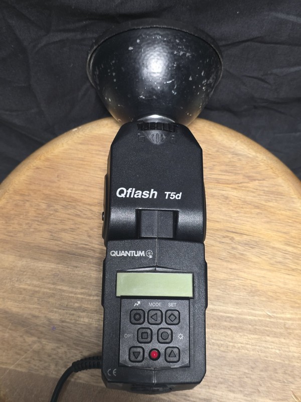Quantum T5D Qflash Portable Digital Flash With Bulb Difusser and Cables Tested