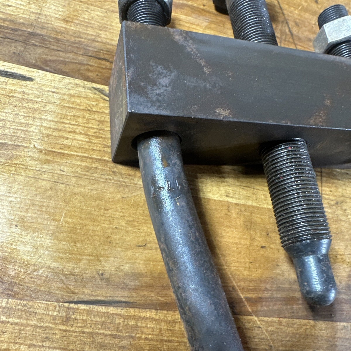Kent-Moore J-22517-8 Torsion Bar Unloader Tool and Plate Kent-Moore J-22517-8 Torsion Bar Unloader Tool and Plate
