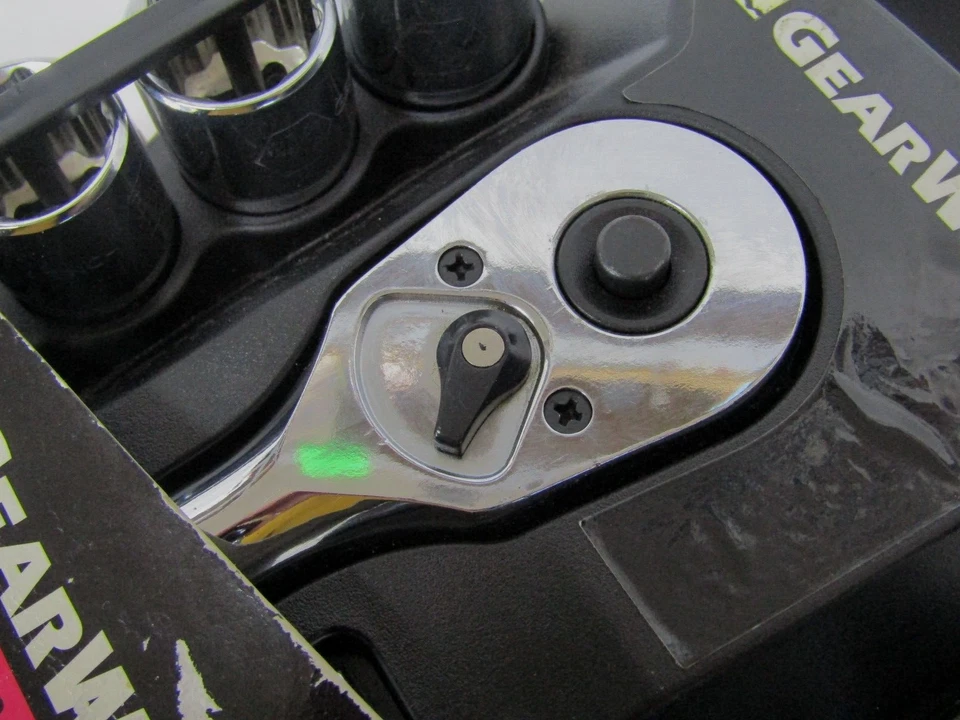 GearWrench 22-pc. 1/2” Drive 12 Point SAE/MM Socket Set w/ Ratchet & Ext 8802A - Image 2 of 4