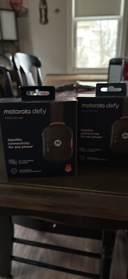 Motorola Defy Satellite Handheld GPS Global Communicator Link