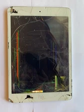 Apple iPad mini 1st Generation. 16GB, Wi-Fi, 7.9 in - White & Silver **Read*715