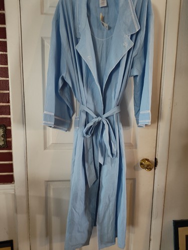 Secret Treasures Ballet Wrap Robe 3XL NWT Floral Embroidery Collar Pockets Blue - Picture 9 of 15