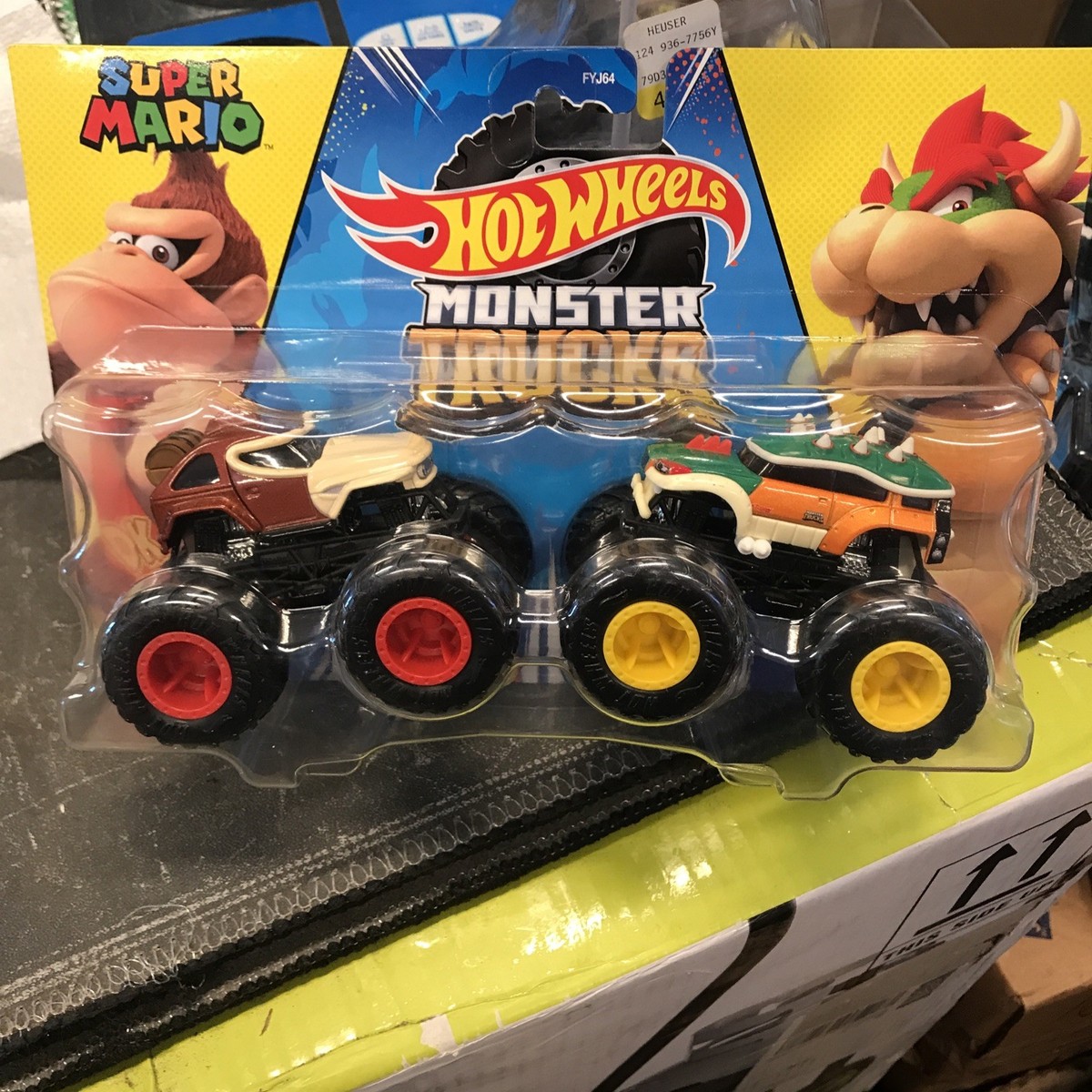 Hot Wheels Monster Trucks Demolition Doubles: Donkey Kong vs