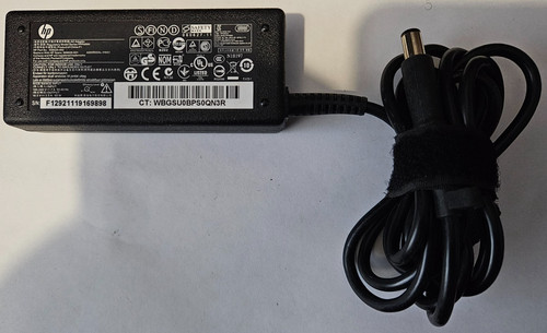 HP ORIGINAL LAPTOP LADEGERÄT (TEILENUMMER 608425-002) OUTPUT 18,5V 3,5A 65W