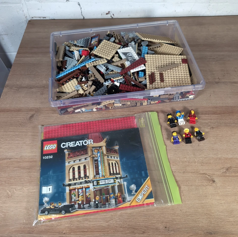 LEGO Modular Buildings 10232 Palace Cinema, photo 2 of 5