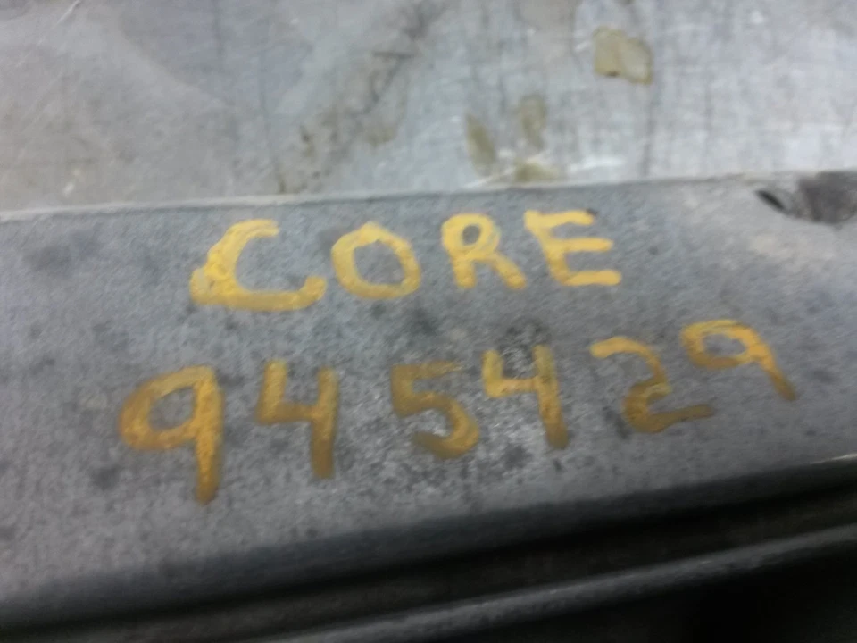 Right Valve Cover From 1994 Mercedes-Benz E500  4.2 - Image 2 of 4