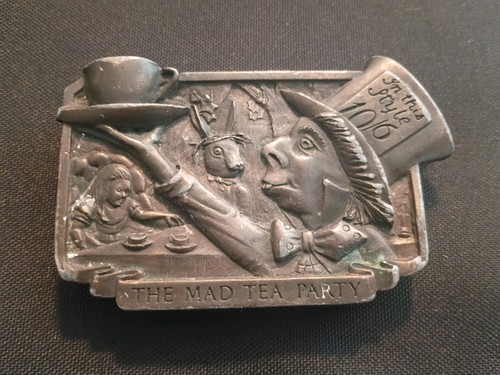 1977 Alice in Wonderland Bronze Belt Buckle The Mad Tea Party Hatter WITH PIPE!
