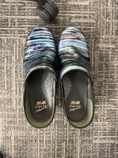 Dansko XP 2.0 Clogs