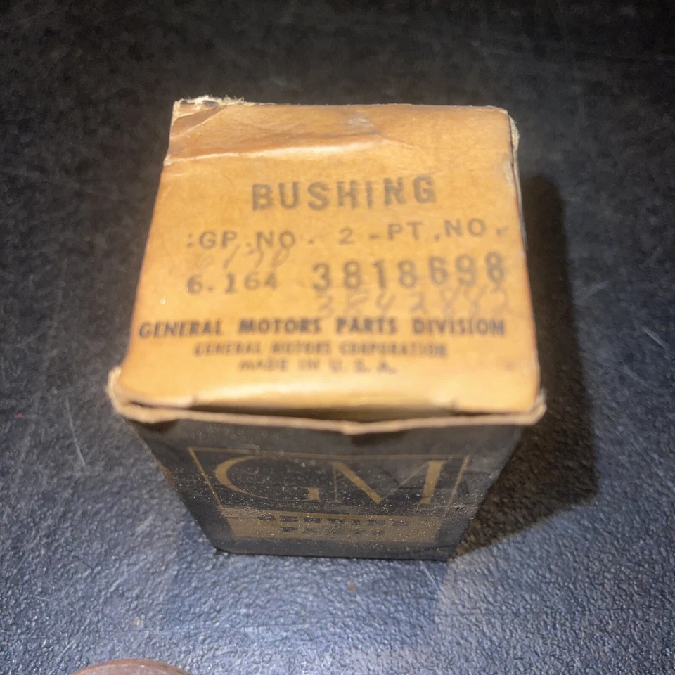 Nuevo de Lote Antiguo 1963 GMC Brazo de Control Inferior GM OEM Buje 3818698 Foto 2 de 3