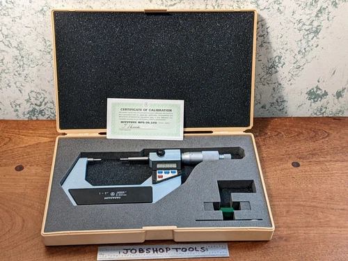 MITUTOYO 1-2 Inch DIGITAL Spline MICROMETER NO 331-712 w/ CASE & 1 INCH STANDARD