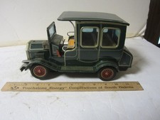 1960's old fashion car S.H. Horikawa Japan tin litho battery operated