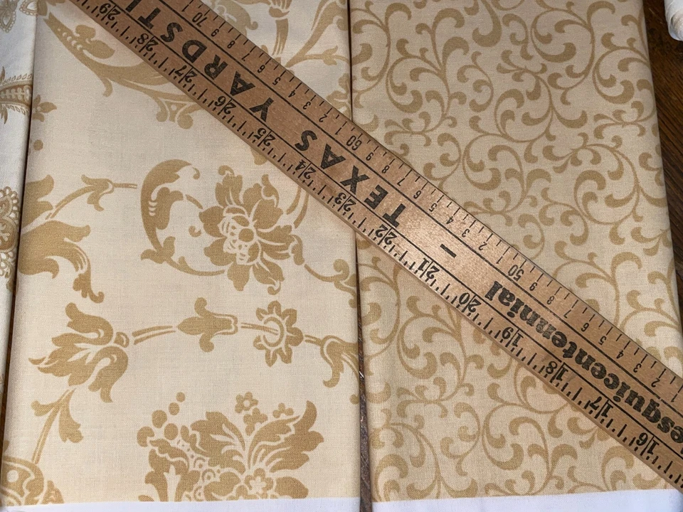 Maywood Studio 2 yardas 4 piezas Tela de edredón de algodón floral con pergaminos crema y bronceados Foto 4 de 4