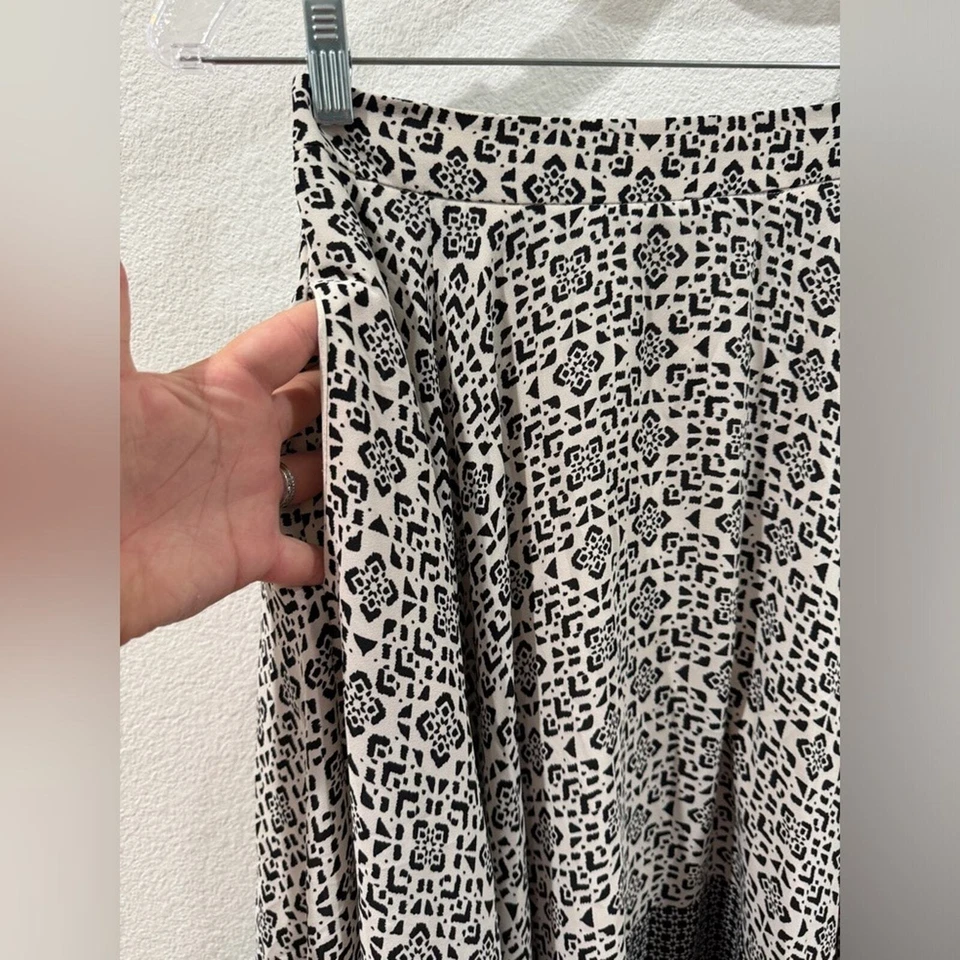 Banana Republic Negro Blanco Pañuelo Midi Dobladillo Geométrico Floral Falda Talla 0 Foto 3 de 4