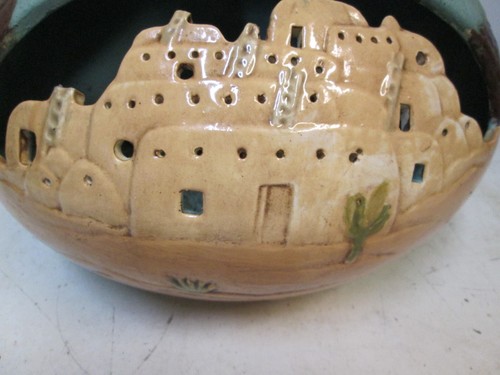 10" x 8" Vintage Native American / Mexico - Southwestern Vase With City Inlaid - Picture 2 of 3