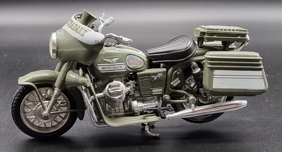 VINTAGE MOTORCYCLE MOTO GUZZI V7 POLIZIA 1/15 POLITOYS/POLISTIL ITALY 1974 W/BOX - Image 4 of 4