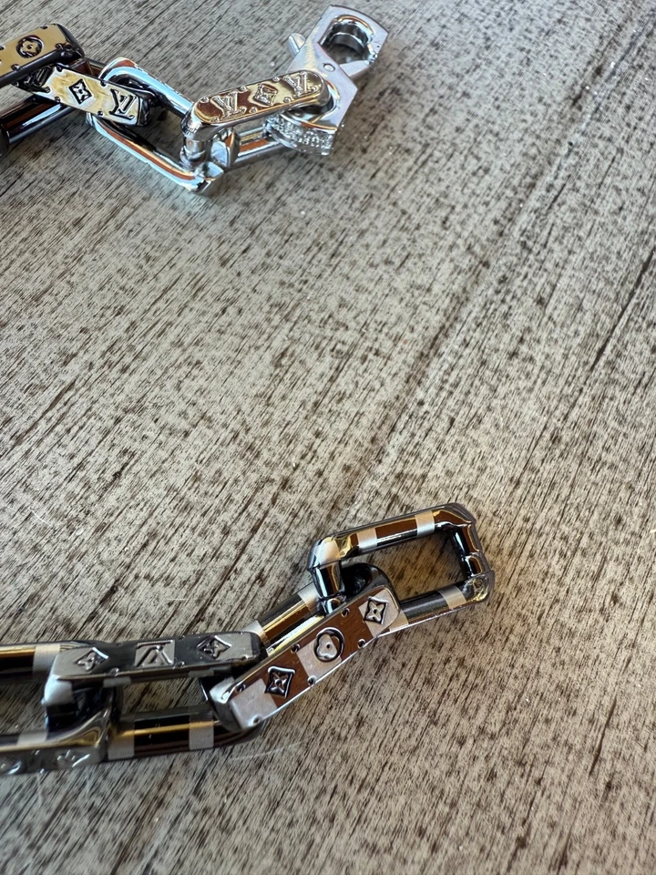 Pulsera Louis Vuitton con monograma de eslabones de cadena Foto 4 de 4