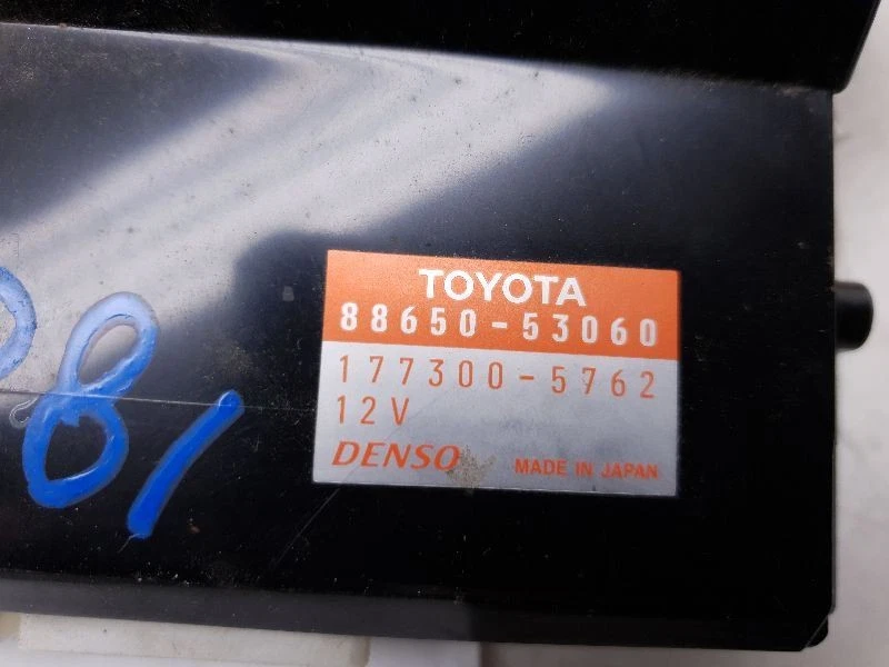 02-05 MONTAJE UNIDAD CONTROL TEMPERATURA LEXUS IS300  Foto 3 de 4