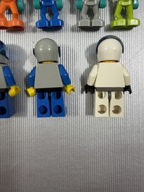 Lego Life On Mars Minifigure Lot of 8 Aliens Martian Astronaut 7315 7316 7313