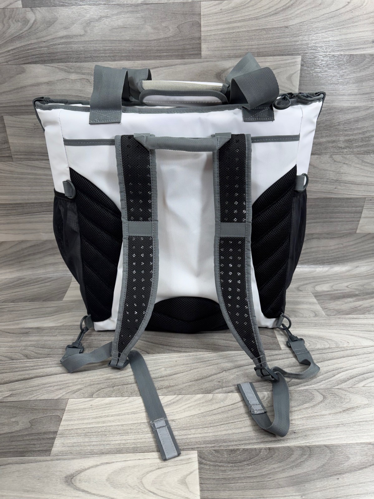 ENGEL ADVENTURE GEAR BACKPACK COOLER INSULATED BAG WHITE GREY SOFT NICE SHAPE