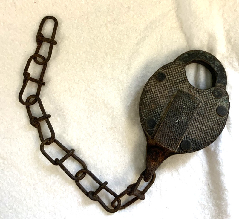 Bronze/Brass Padlock Lock w/Iron Chain -Unbranded No Key 12 0z.