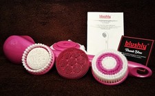 BLUSHLY CLEANING AND EXFOLIATING BODY BRUSH (NEW IN BOX)