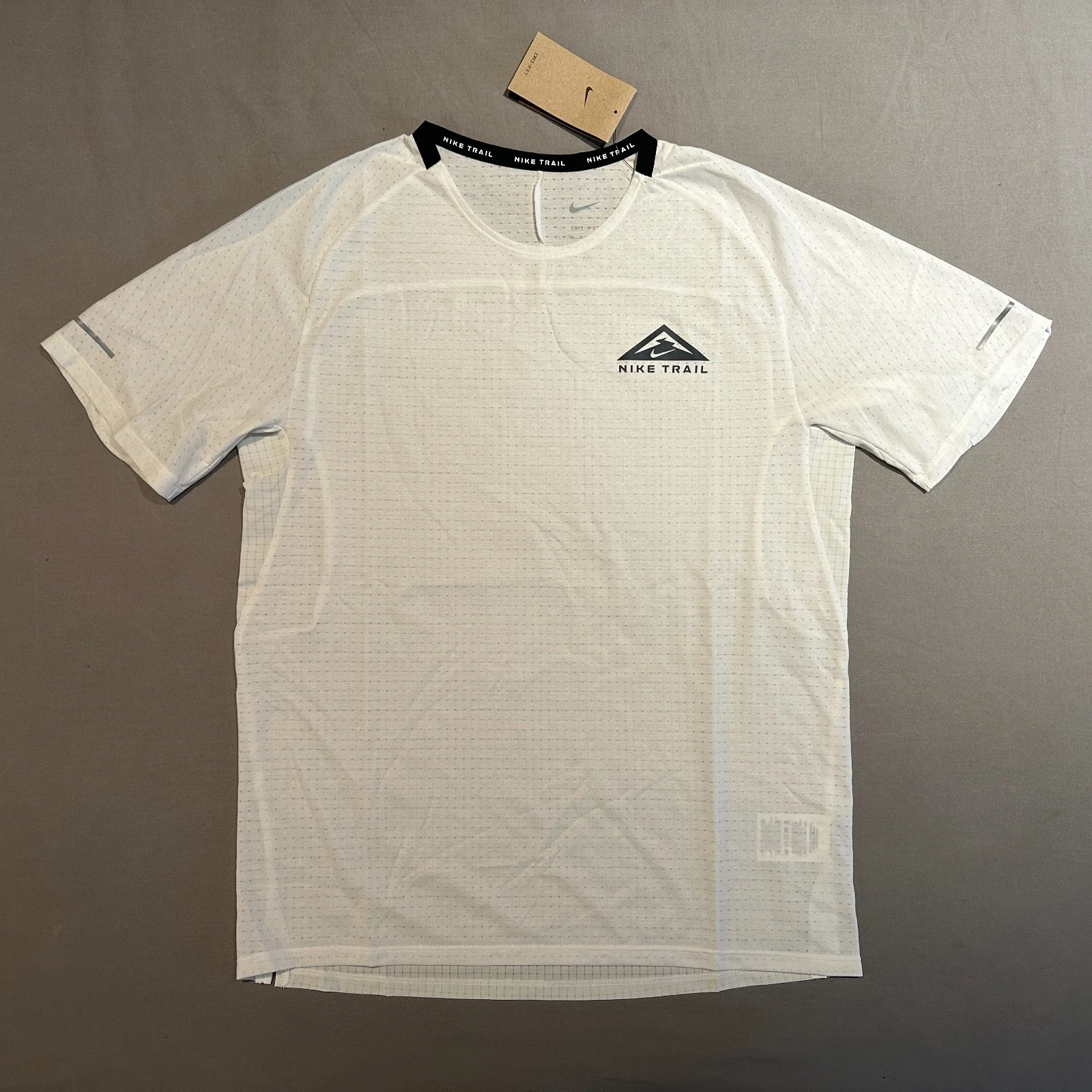 Nike Trail Solar Chase Men's Dri-FIT Short-Sleeve Running Shirt Medium