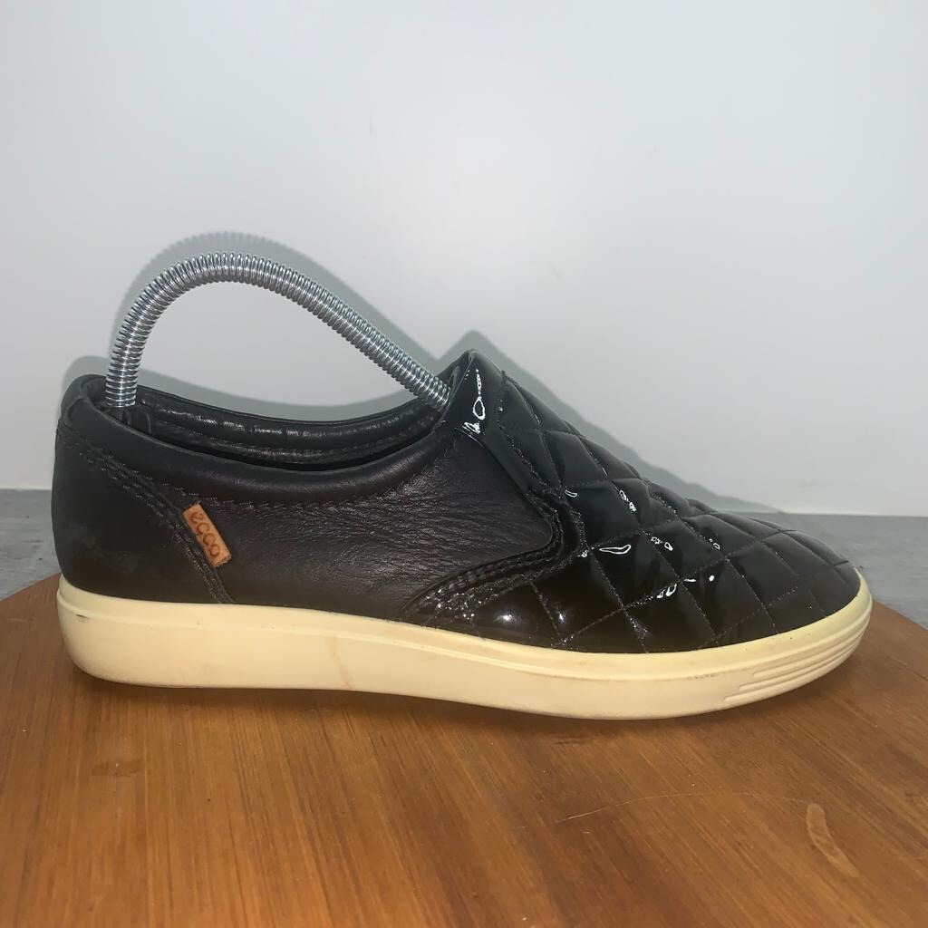 ECCO Soft Quilted Womens Size 39 US Black Leather Slip On