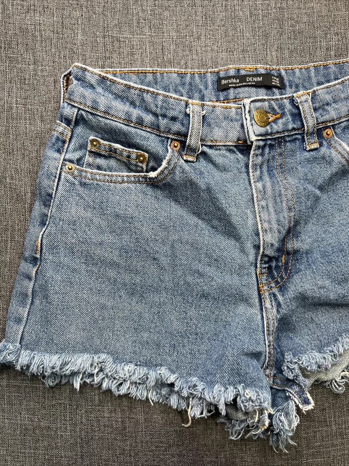 Pantalones Cortos Bershka Adulto Mujer Talla 04 Pantalones Cortos Denim Deshilachados Mamá Tiro Alto Cortes Foto 3 de 4