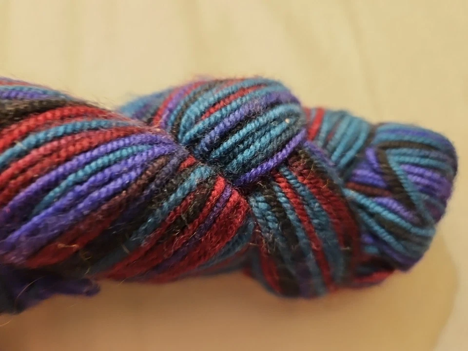 Hacho Hand Dyed Merino Wool #301 Verde Ripple, Spun In Peru - Image 2 of 4