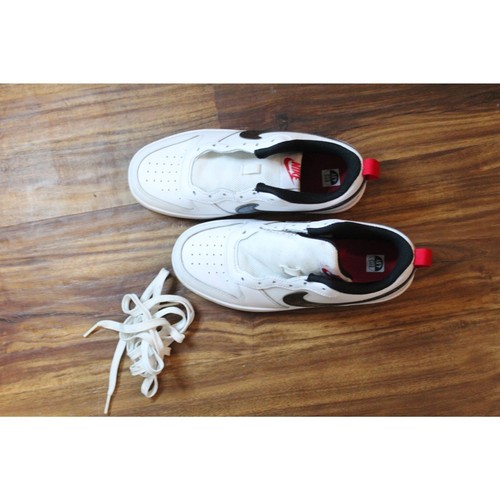 NIKE COURT BOROUGH LOW 2 SE WHITE/BLACK-VERY BERRY DM0110 100 US SZ 4.5Y - Picture 5 of 9