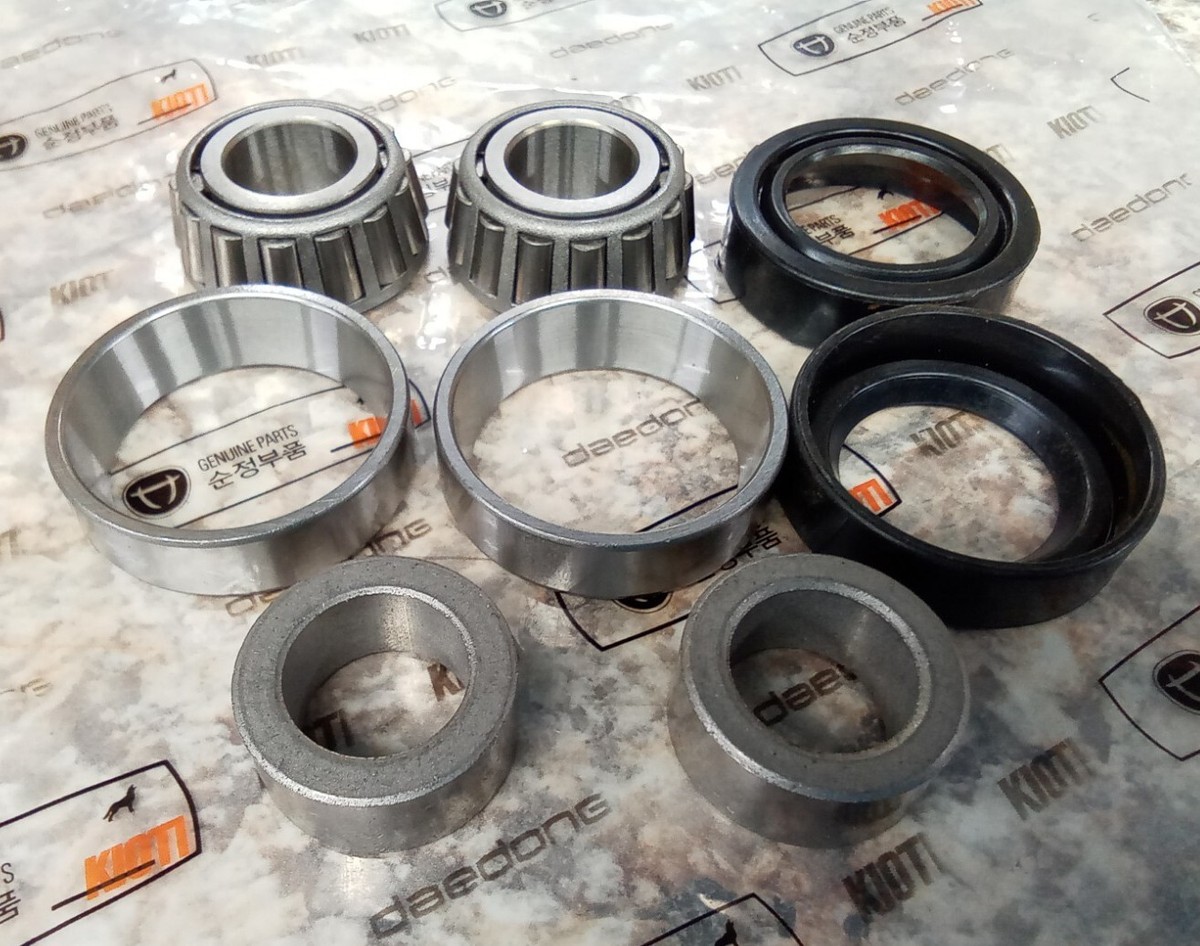 NEW Genuine OEM Kioti ZTR Front Wheel Bearing & Oil Seal Kit