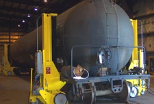 N -  Scale Locomotive Jacks - Lowered Position